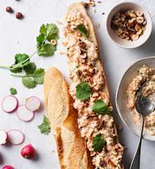 Bocadillo de Coleslaw con salmón