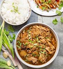 Poulet trois tasses effiloché et légumes sautés