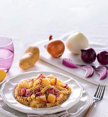 Pasta risottata con cipolle caramellate e patate