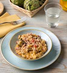 Arroz integral con atún y alcachofas