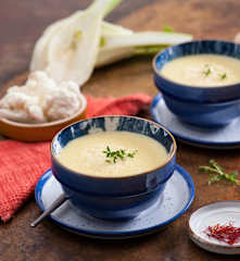 Zupa krem kalafiorowa z fenkułem i szafranem