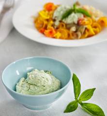 Salsa de albahaca para pasta (pesto ligero)