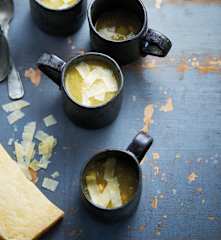 Sopa de grão com alho-francês