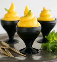 Mango frozen yogurt