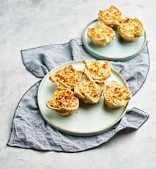 Minitartes de queijo e fiambre