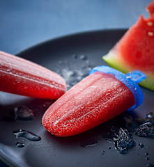 Sucettes de glace à la pastèque