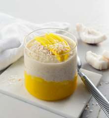 Arroz con leche de coco y mango