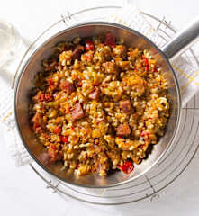 Arroz con sofrito de verduras y jamón