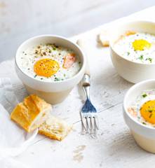 Œufs cocotte au saumon, lardons et mascarpone