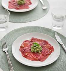 Carpaccio de ternera con salsa de piñones para dos
