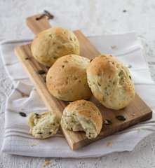 Schnelle Kürbiskernweckerl ohne Gehzeit