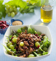 Ensalada templada con cerdo agridulce