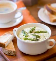 Potted scrambled eggs with asparagus