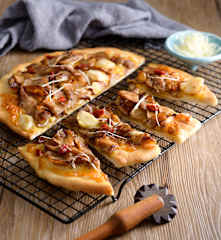 麻油松阪豬披薩