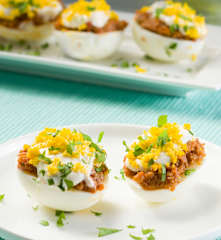 Huevos rellenos de carne