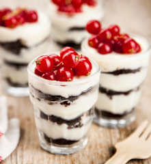 Dolce di biscotto e crema al formaggio