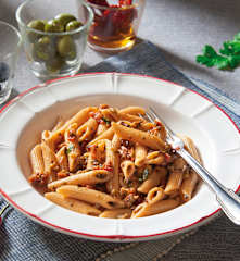 Penne integrali con capperi e olive