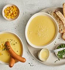 Maissuppe mit Wienerli und Bürli