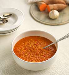 Sopa de batata, pimiento rojo y judías blancas