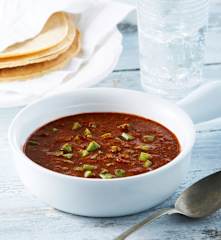 Sopa de nopales y huevo hilado