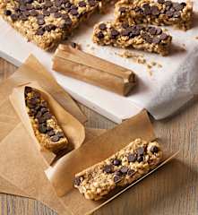 Barritas de avena y arroz inflado con pepitas de chocolate