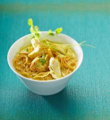 Nouilles chinoises façon thaïe au poulet