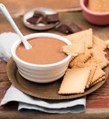 Fondue sernikowo-czekoladowe z herbatnikami