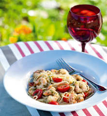 Linguine com camarão e tomate-cereja