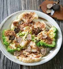 Cavolfiori con bagna cauda e scorzone