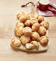 Laugenbrötchen mit Sesam
