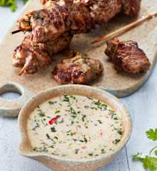 Kokosmarinade zu Lammspießen