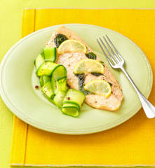 Papillotes de truite, menthe et courgettes