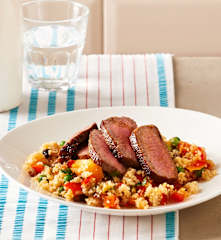 Gemüse-Couscous mit Lammrücken