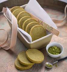 Biscotti al burro, tè matcha e vaniglia