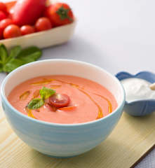 Sopa griega de tomate y yogur