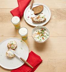 Käsecreme mit Radieschen und Äpfeln