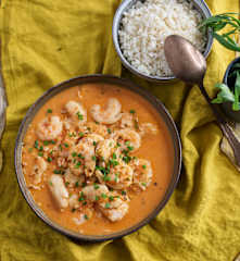 Gulasz z owoców morza z ryżem