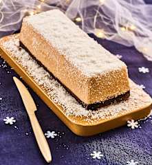 Bûche soyeuse enneigée