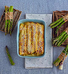 Crêpes agli asparagi e salmone