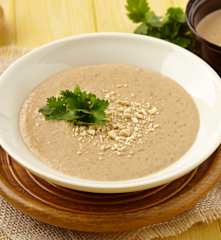 Ořechová polévka s kokosovým mlékem