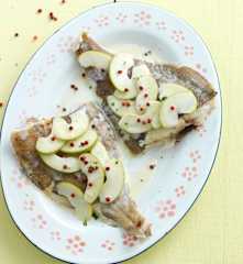 Solha com maçã e pimenta rosa