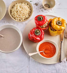 Menú: Crema de champiñones. Pimientos rellenos y arroz integral en salsa de tomate