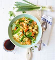 Gemüsecurry mit Putenwürfeln