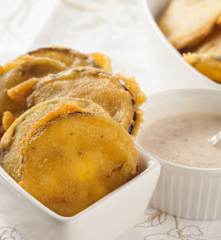 Pakora de berenjena con salsa de yogur
