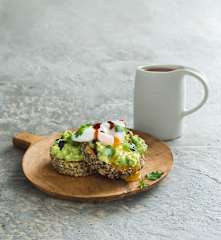 Crunchy quinoa patties with avocado smash