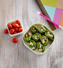 Roladki z zielonego omletu z szynką i mozzarellą