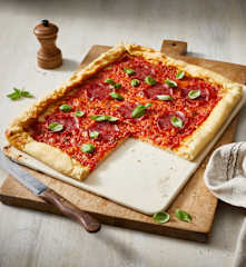 Pizza de salami con borde de queso