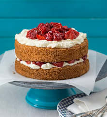 Strawberry champagne cake