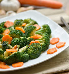 Oseng brokoli dengan wortel (stir fried broccoli with carrot)