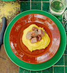 Xerém (bouillie de maïs) au thon frais